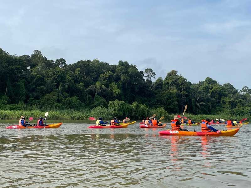 Aktiviti Berkayak di tepi Sungai Perak